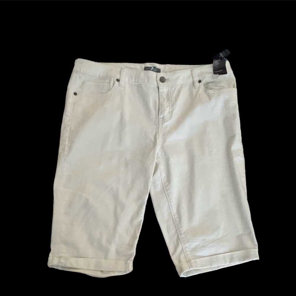 White womens Bermuda shorts size 14 brand new still with tags